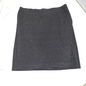 J.Jill Houndstooth Pencil Skirt in Black and Gray